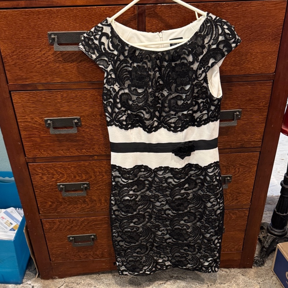 Elegant Black and White Lace Dress women's 8